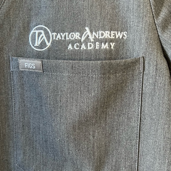 Figs NEW Catarina One Pocket Scrub Top In Gray Size S - Picture 5 of 13